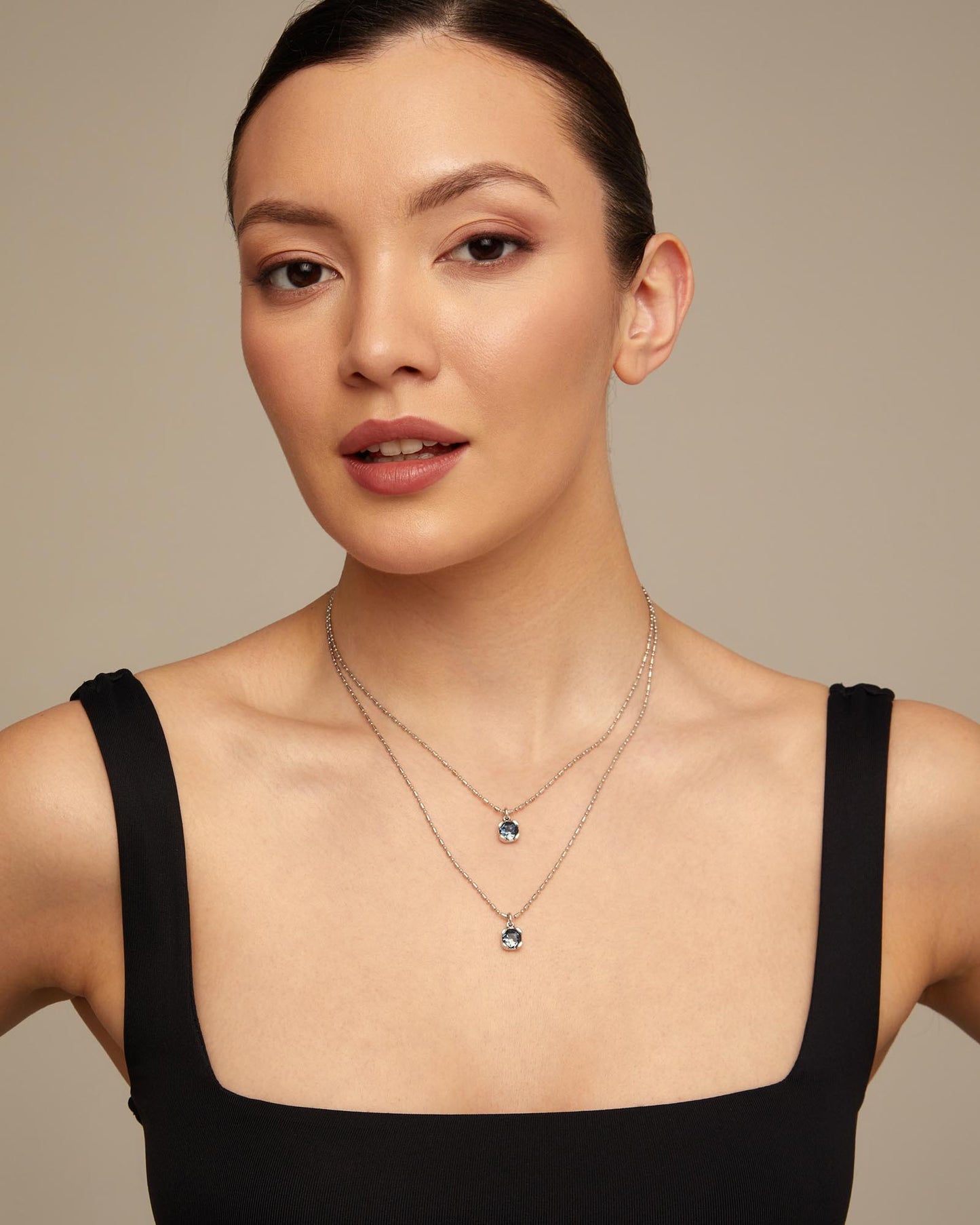 Long pendant chain necklace with crystals-Uno De 50