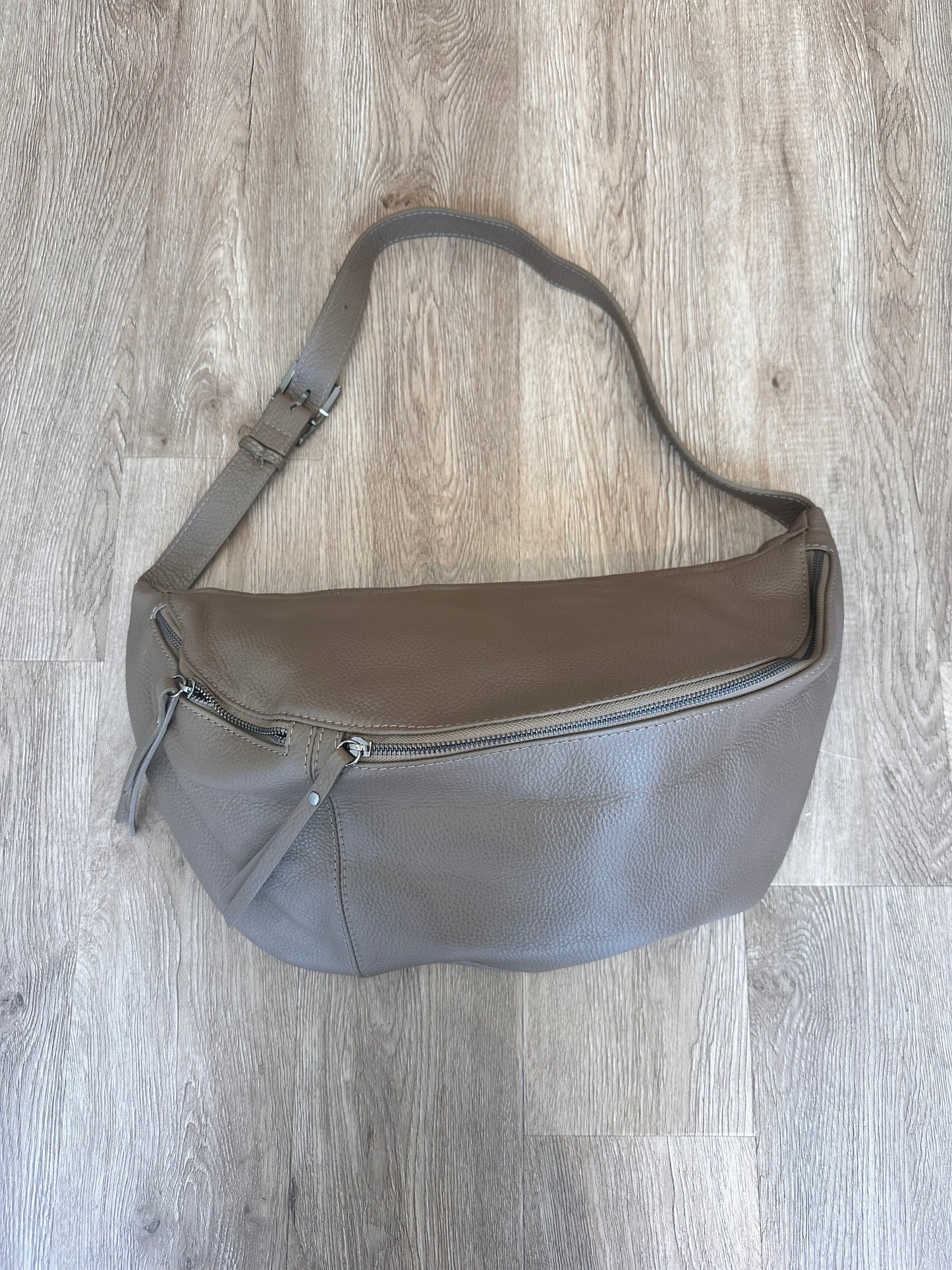 Fanny XL Cross body Genuine leather Bag