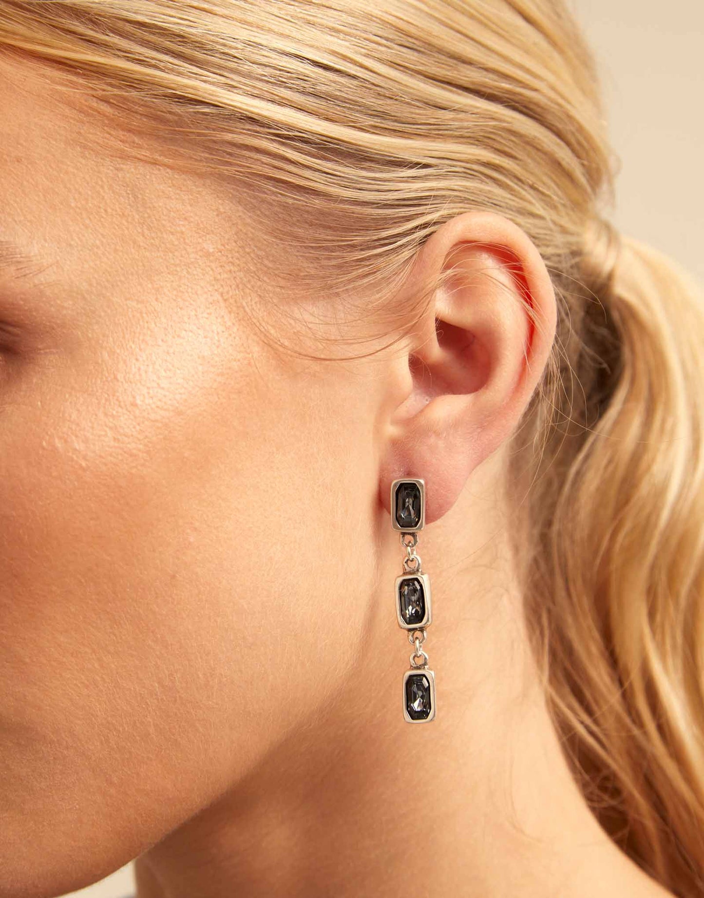 Drop earrings with gray crystals- Uno de 50