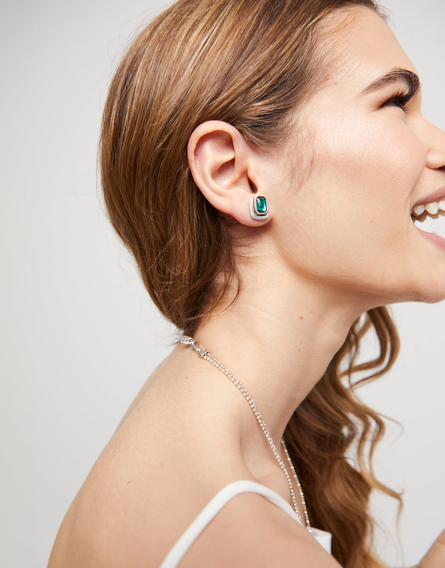 Stud earrings with green crystal-Uno De 50