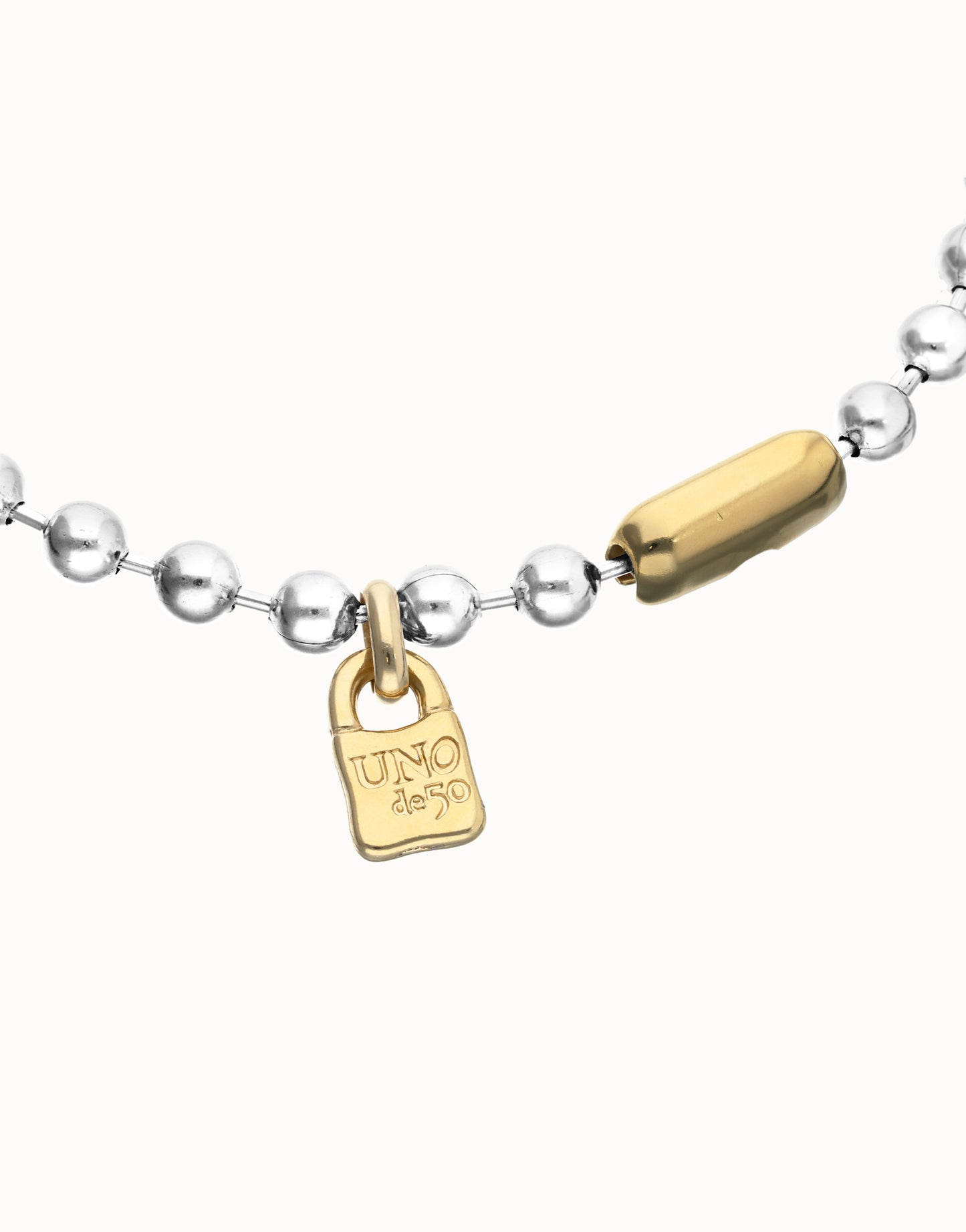 Bead necklace with contrasting accents-Uno De 50